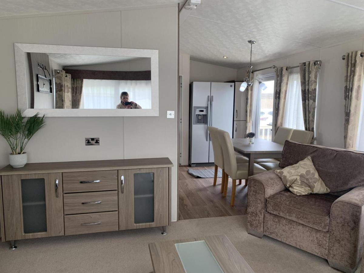 Beautiful 6 Berth Caravan By The Beach In Suffolk Ref 40076Nd Lowestoft Exteriör bild