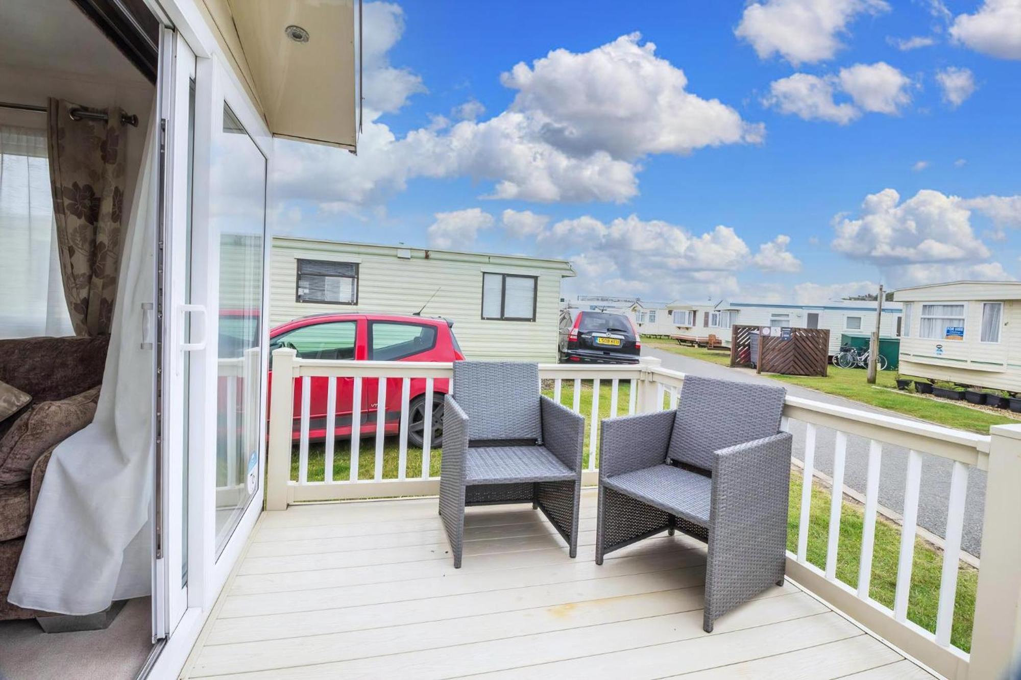 Beautiful 6 Berth Caravan By The Beach In Suffolk Ref 40076Nd Lowestoft Exteriör bild