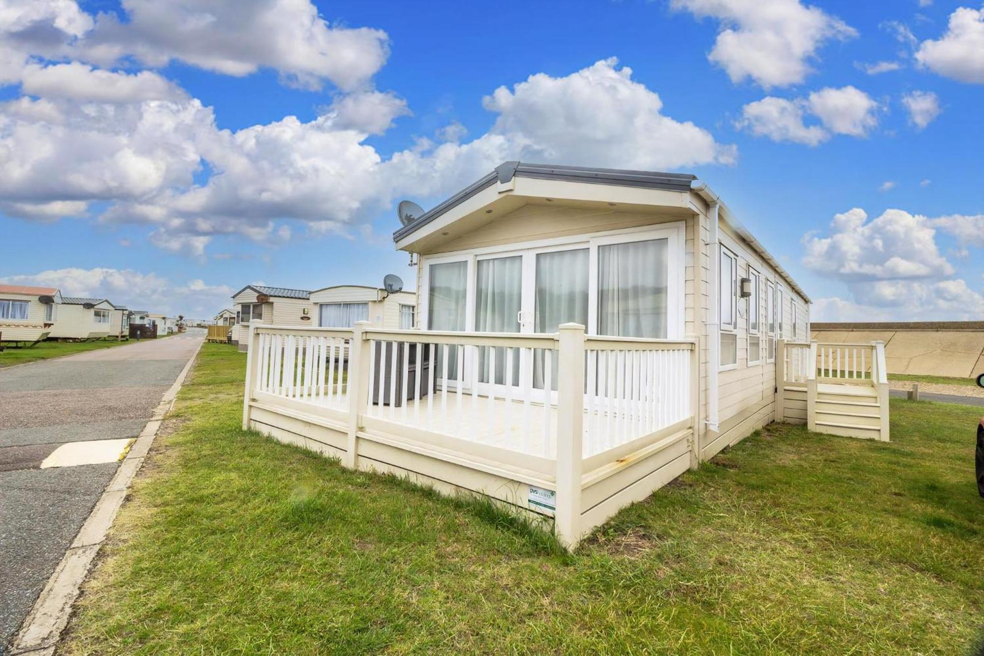 Beautiful 6 Berth Caravan By The Beach In Suffolk Ref 40076Nd Lowestoft Exteriör bild