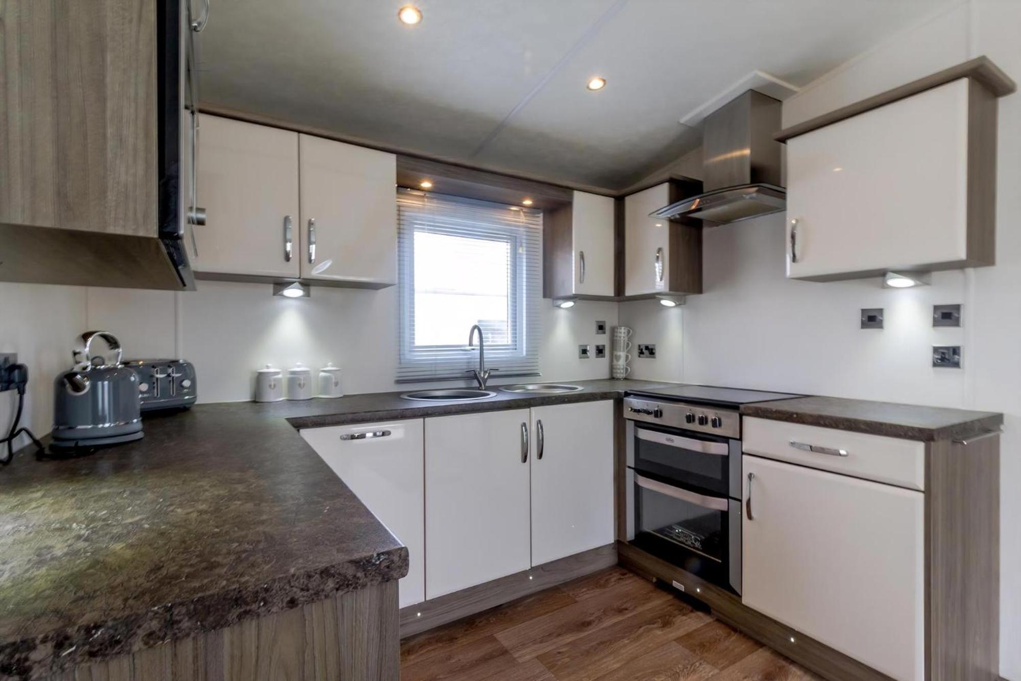 Beautiful 6 Berth Caravan By The Beach In Suffolk Ref 40076Nd Lowestoft Exteriör bild