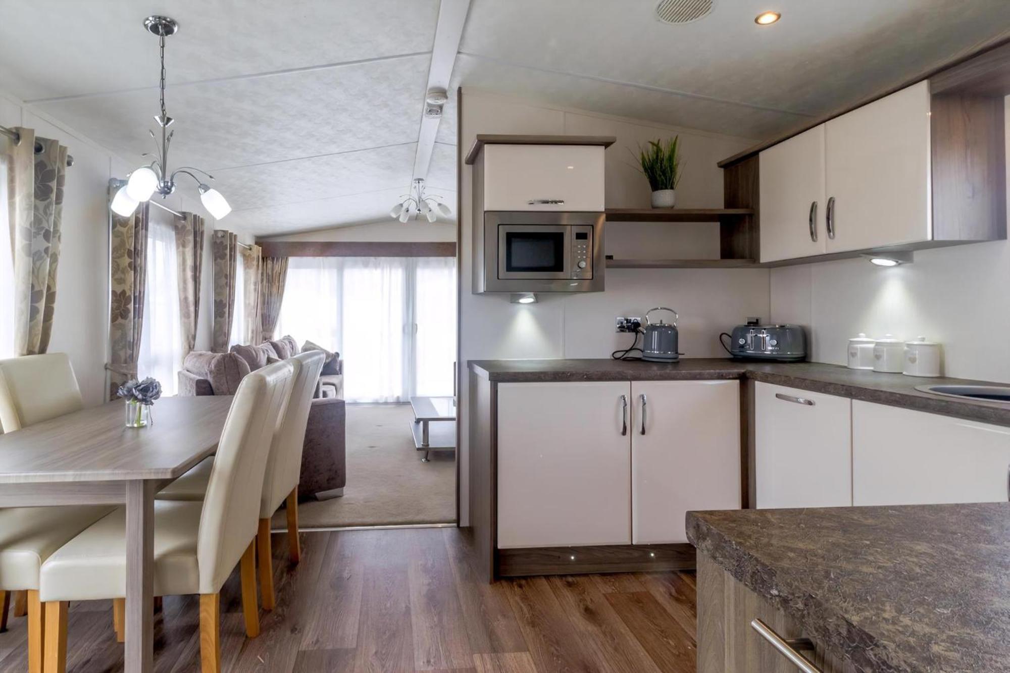 Beautiful 6 Berth Caravan By The Beach In Suffolk Ref 40076Nd Lowestoft Exteriör bild