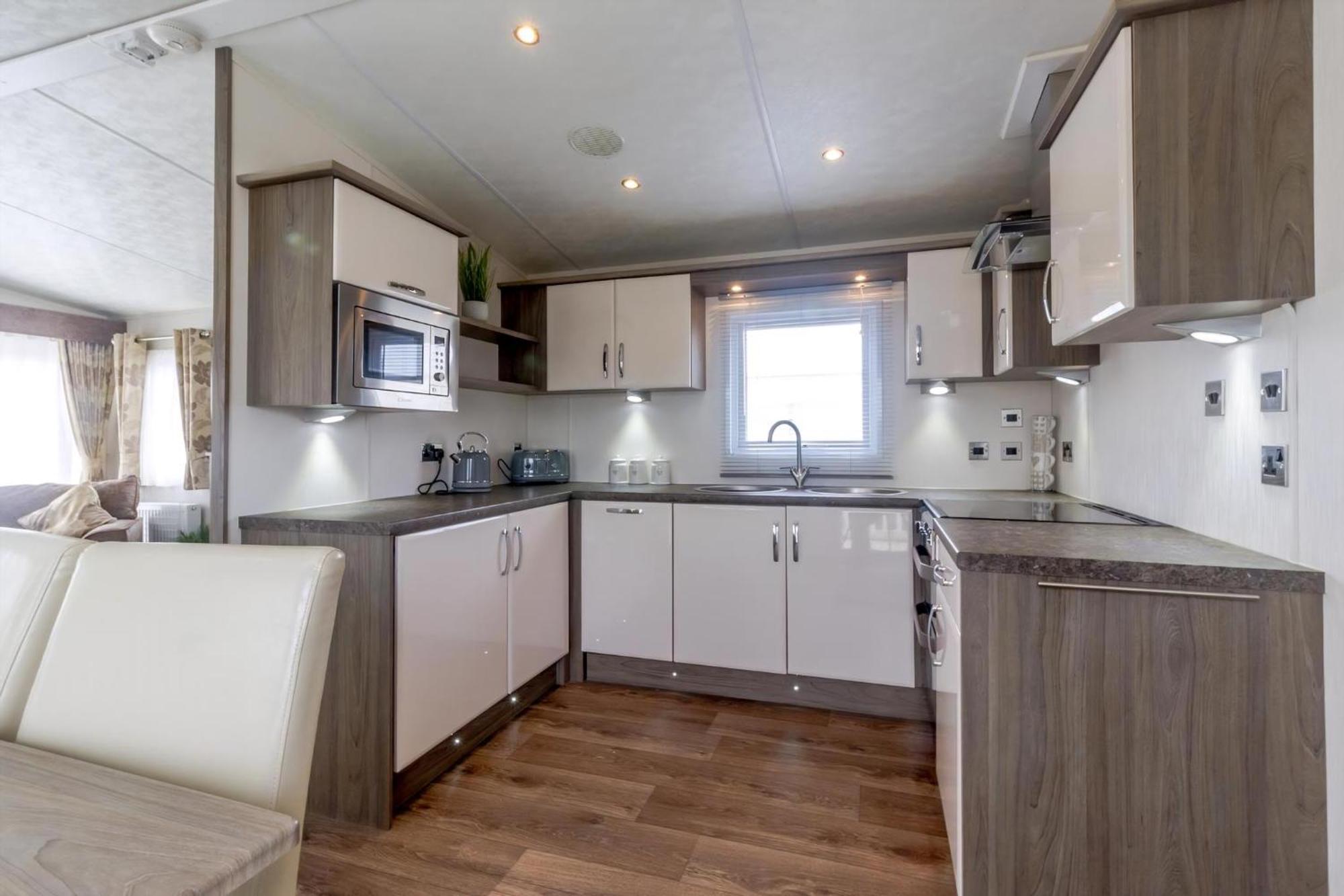 Beautiful 6 Berth Caravan By The Beach In Suffolk Ref 40076Nd Lowestoft Exteriör bild