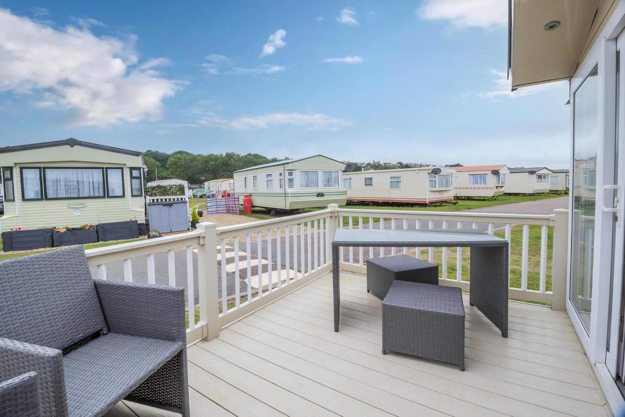 Beautiful 6 Berth Caravan By The Beach In Suffolk Ref 40076Nd Lowestoft Exteriör bild