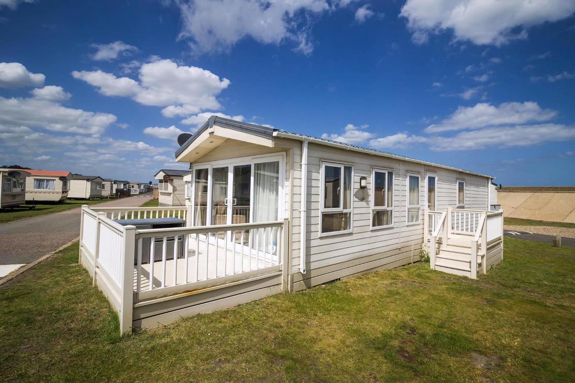 Beautiful 6 Berth Caravan By The Beach In Suffolk Ref 40076Nd Lowestoft Exteriör bild