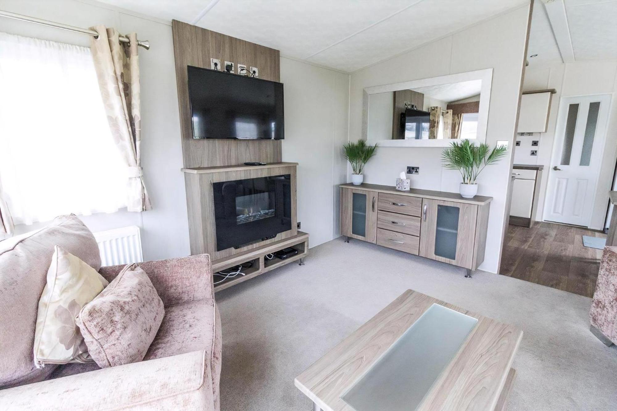 Beautiful 6 Berth Caravan By The Beach In Suffolk Ref 40076Nd Lowestoft Exteriör bild