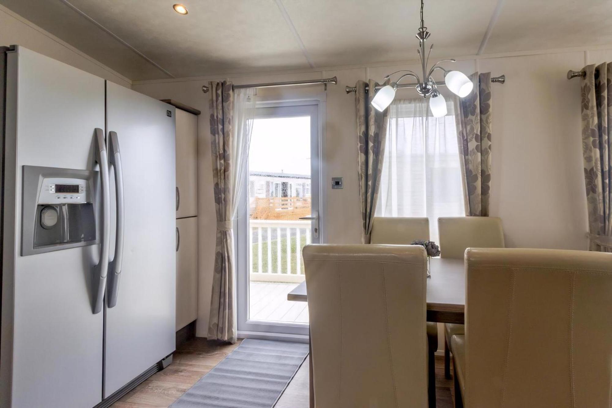 Beautiful 6 Berth Caravan By The Beach In Suffolk Ref 40076Nd Lowestoft Exteriör bild