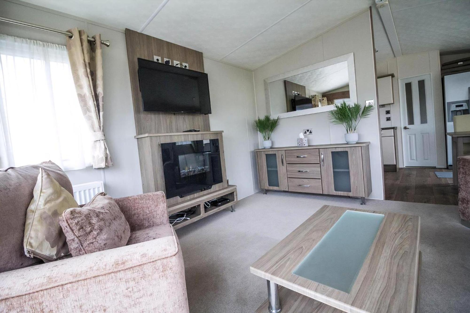 Beautiful 6 Berth Caravan By The Beach In Suffolk Ref 40076Nd Lowestoft Exteriör bild
